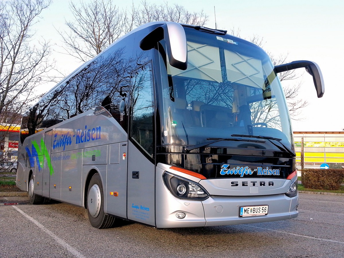 Setra 515 HD von Zw�lfer Reisen aus Nieder�sterreich am 9.12.2014 in Krems.