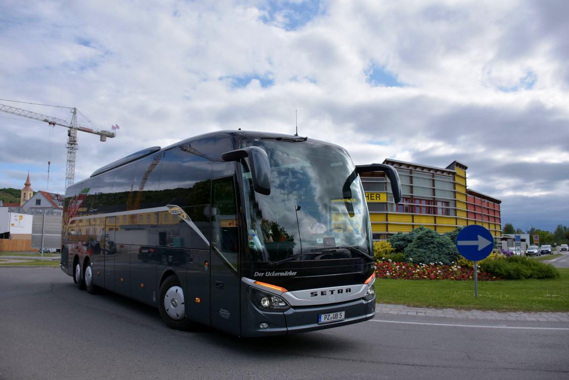 Setra 516 HD von  Der Ukerm�rker  aus der BRD in Krems.