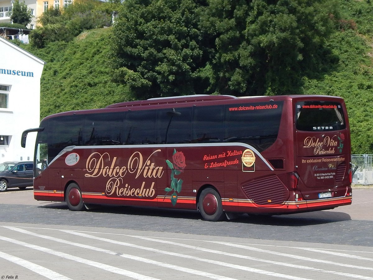 Setra 516 HD von Dolce Vita Reiseclub aus Deutschland im Stadthafen Sassnitz.