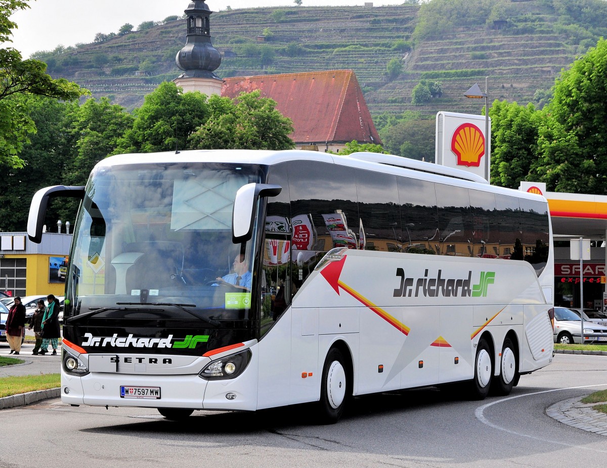 Setra 516 HD von Dr. Richard aus Wien am 18.Mai 2014 in Krems gesehen.