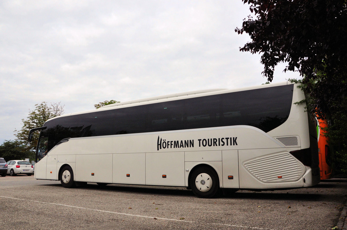 Setra 516 HD von der H�ffmann Touristik aus der BRD in Krems.