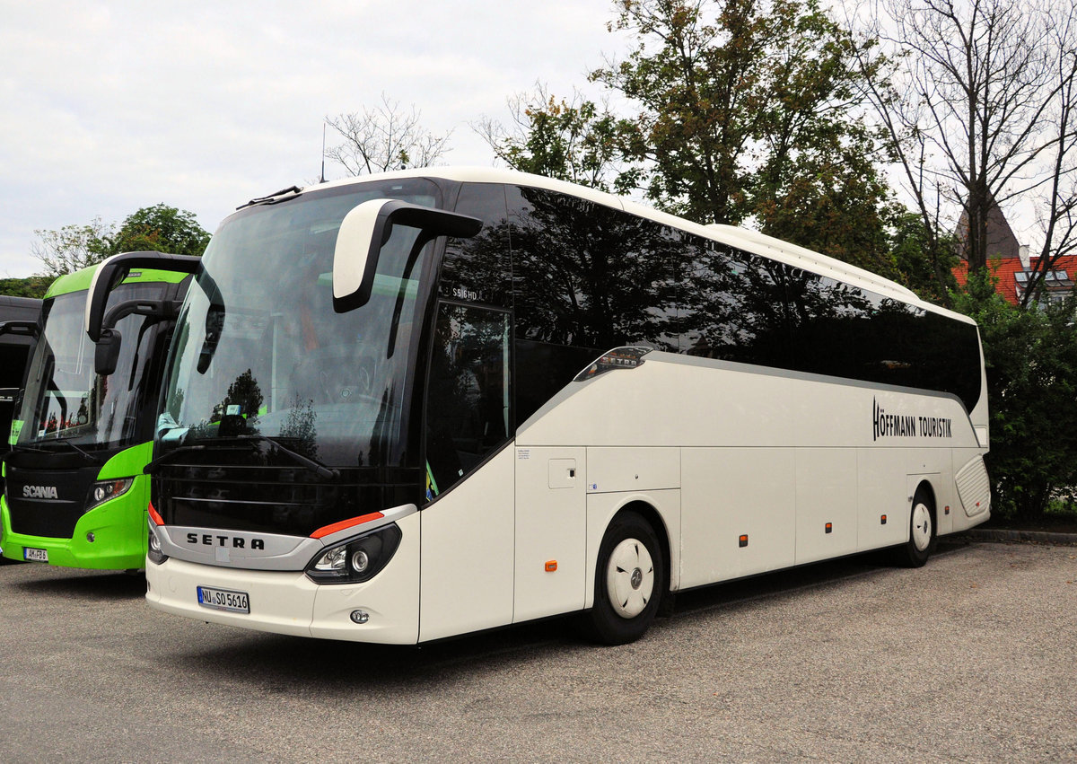 Setra 516 HD von der H�ffmann Touristik aus der BRD in Krems.
