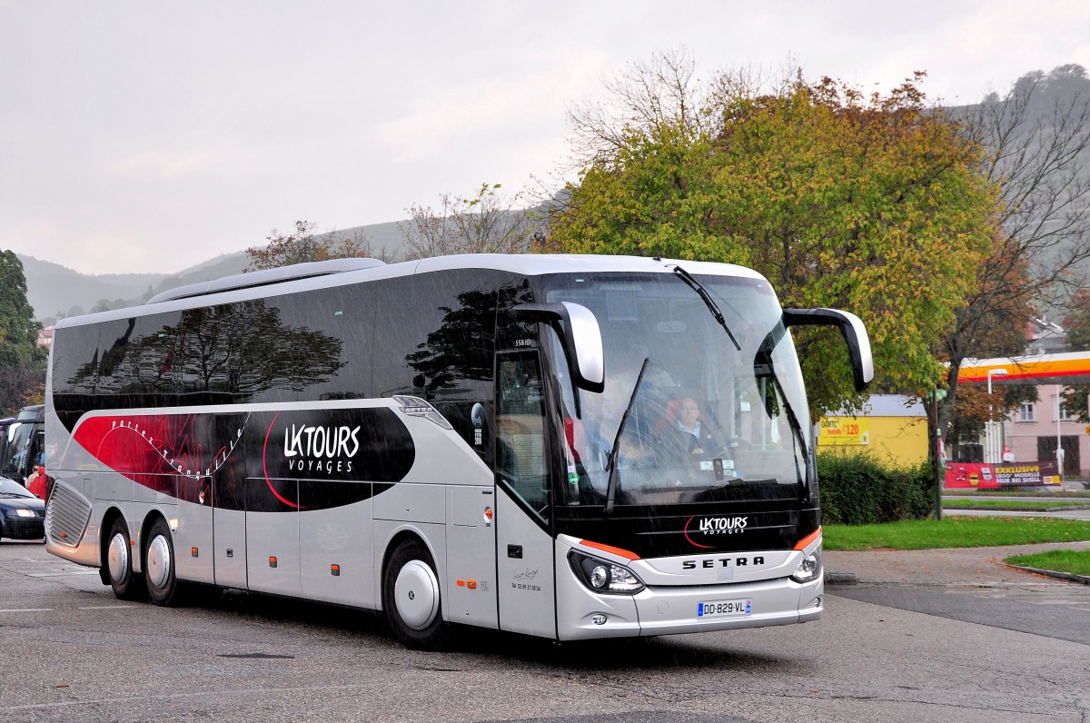 Setra 516 HD von der LK Tours aus Frankreich am 9.9.2014 in Krems.