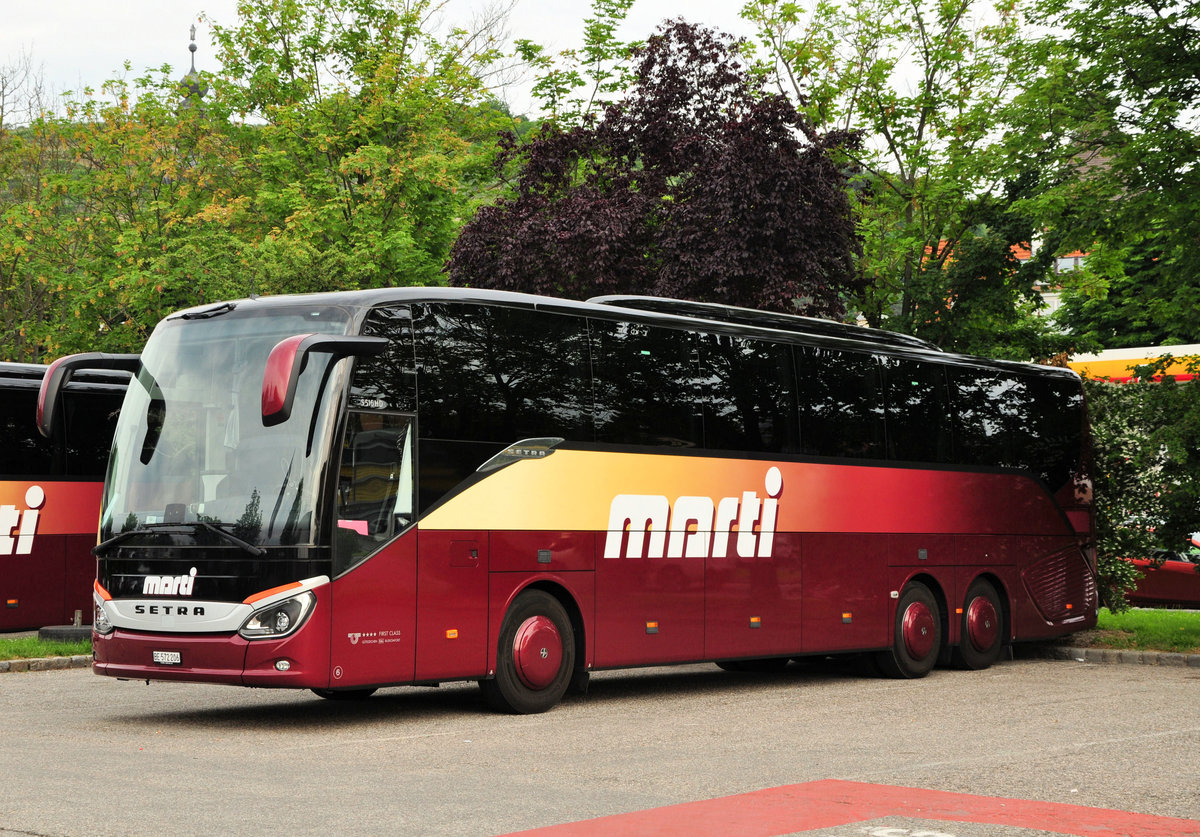 Setra 516 HD von Marti Reisen aus der Schweiz in Krems gesehen.