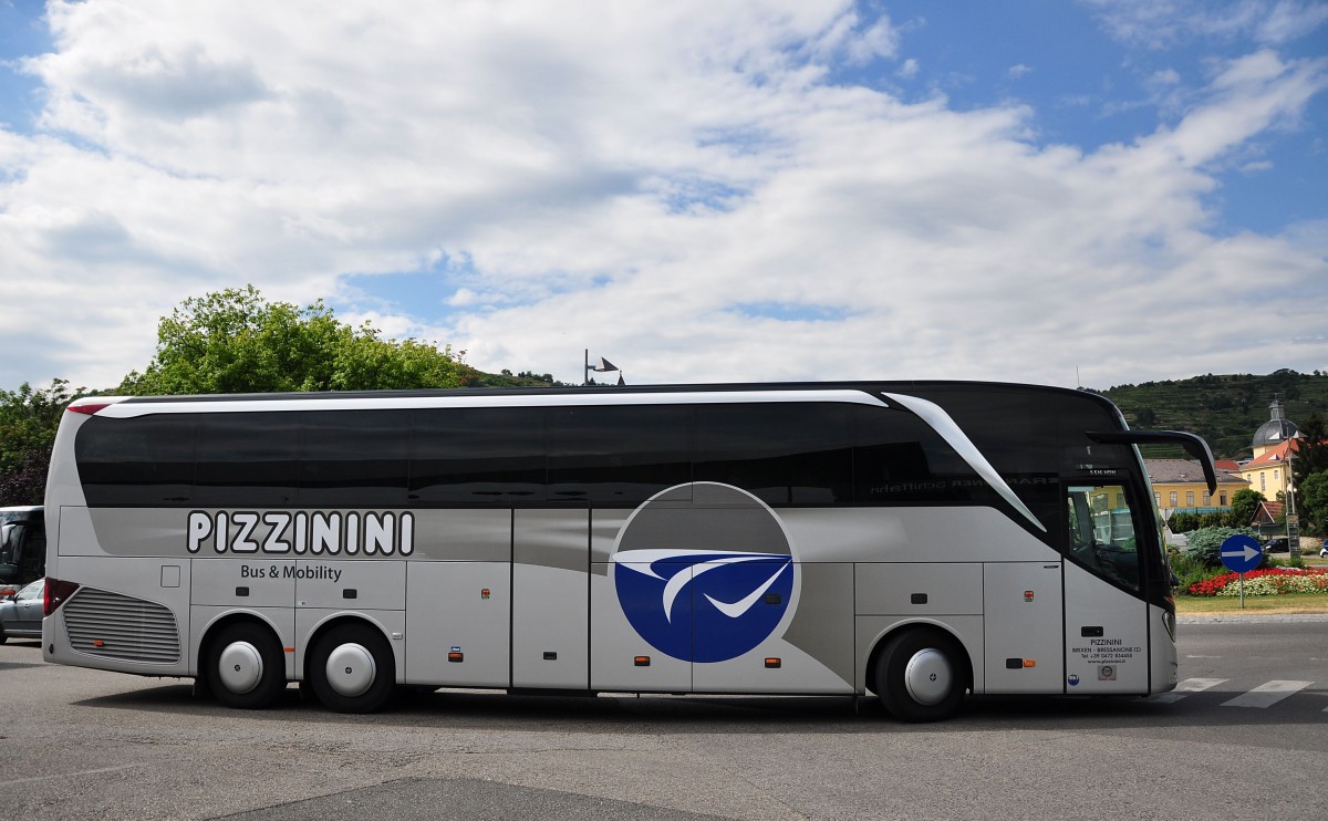 Setra 516 HD von Pizzinini aus Italien im Juni 2015 in Krems.