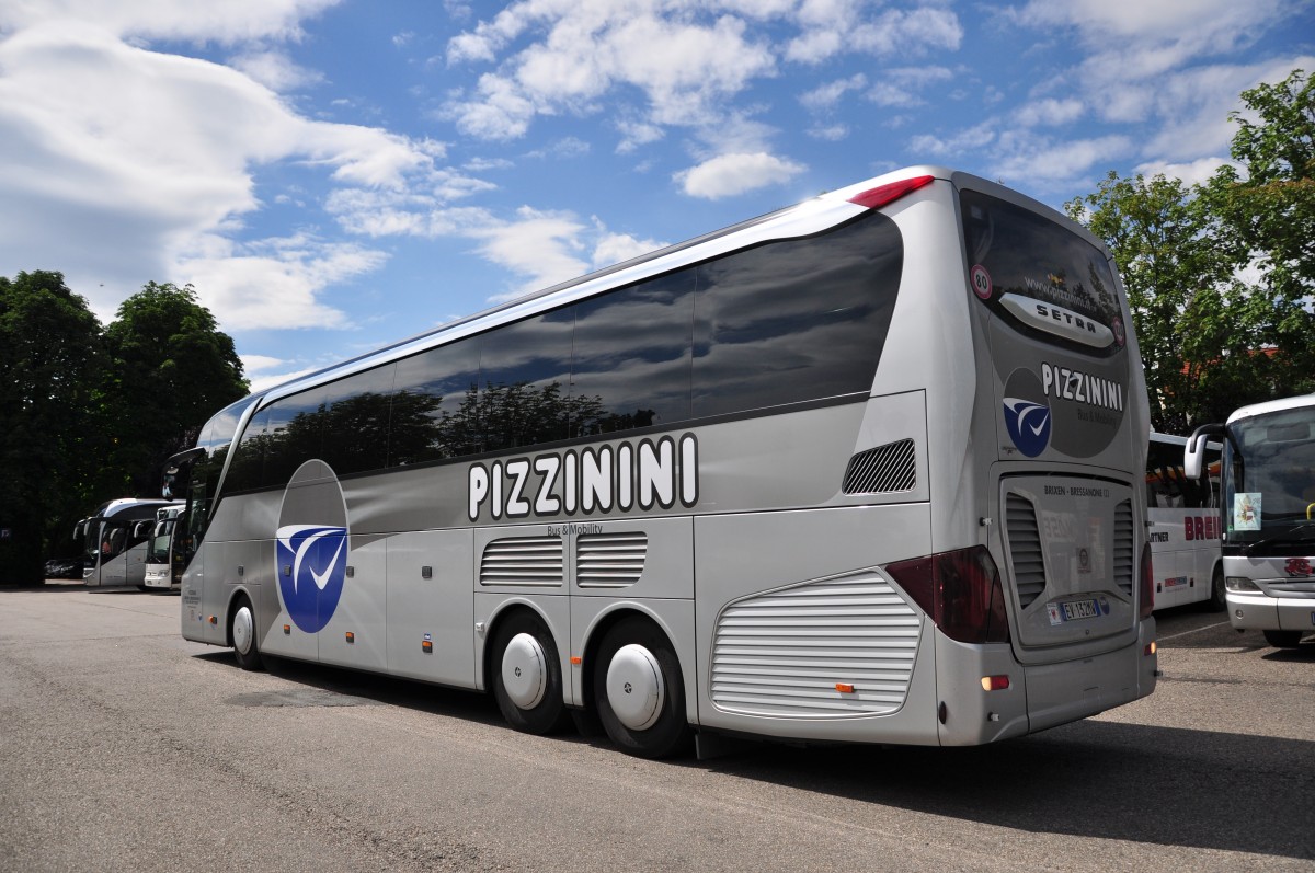 Setra 516 HD von Pizzinini aus Italien im Juni 2015 in Krems.