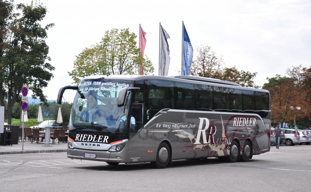 Setra 516 HD vom Reiseb�ro RIEDLER aus Ober�sterreich am 29.August 2014 in Krems gesehen.