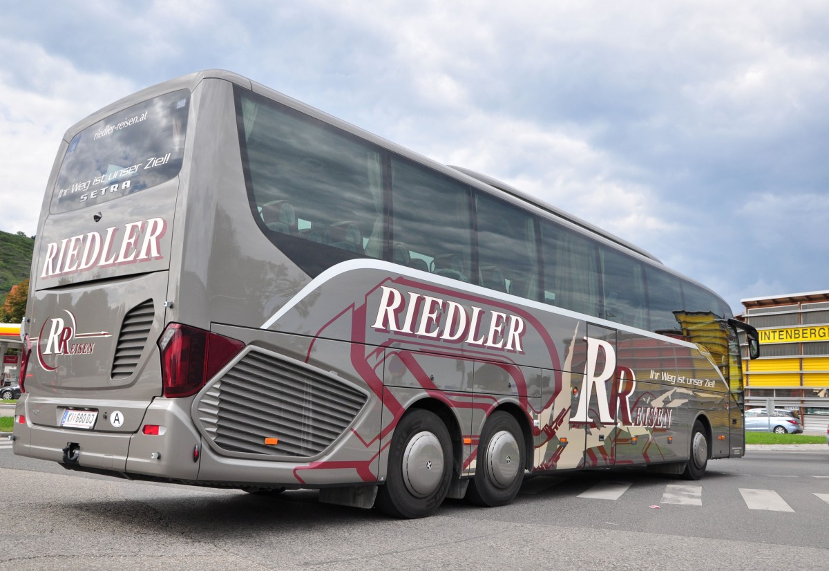 Setra 516 HD vom Reiseb�ro RIEDLER aus Ober�sterreich am 29.August 2014 in Krems gesehen.