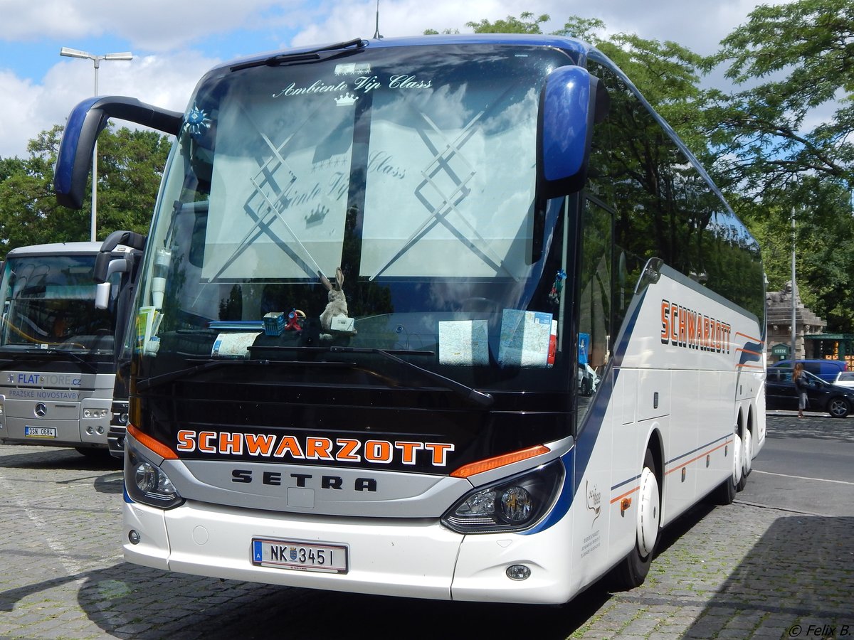 Setra 516 HD von Schwarzott aus Österreich in Berlin.