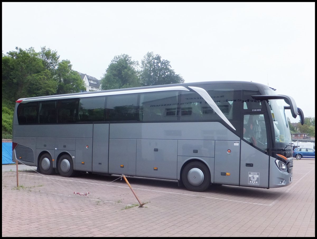 Setra 516 HDH als Vorführwagen im Stadthafen Sassnitz.