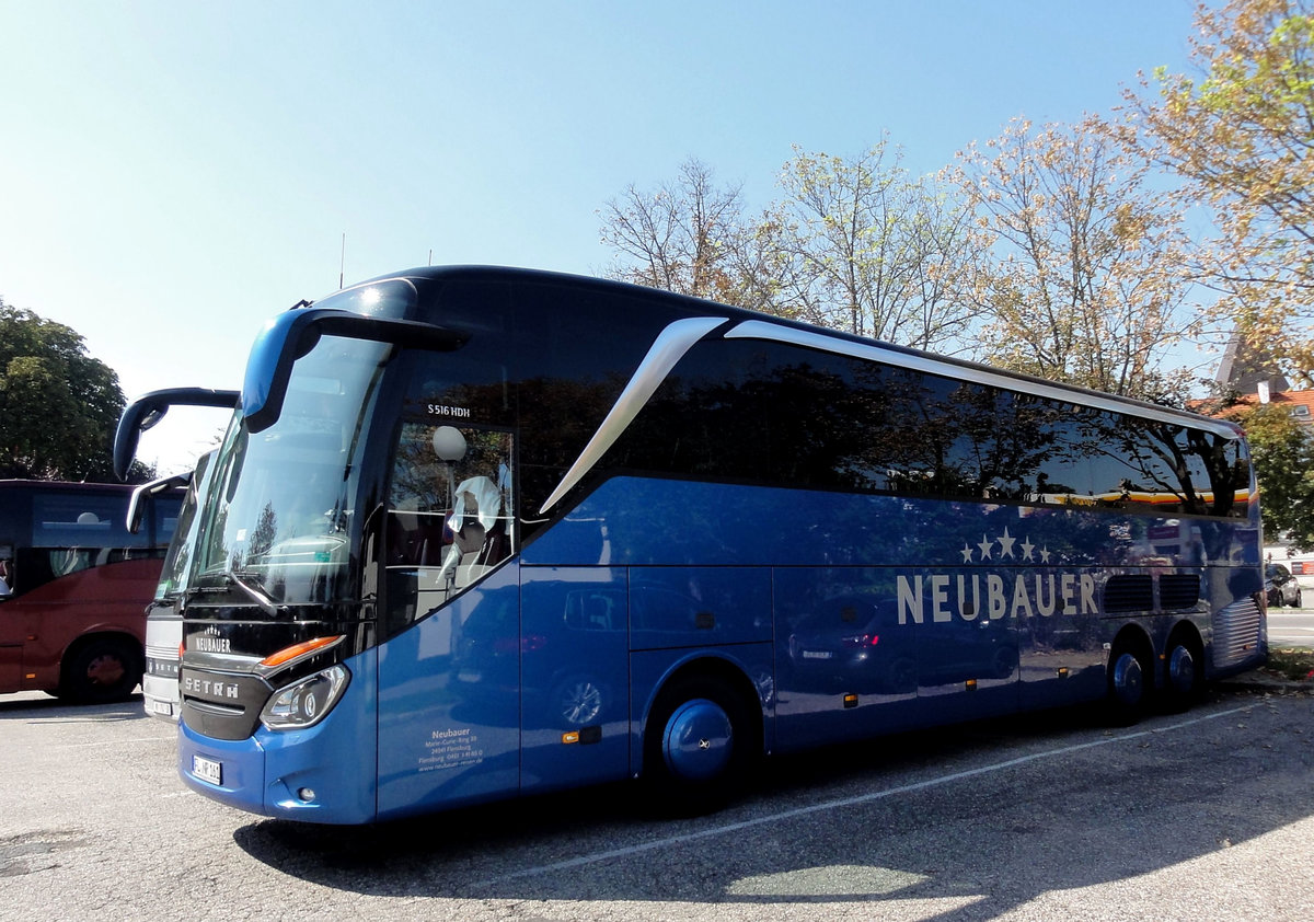 Setra 516 HDH von Neubauer aus der BRD in Krems gesehen.