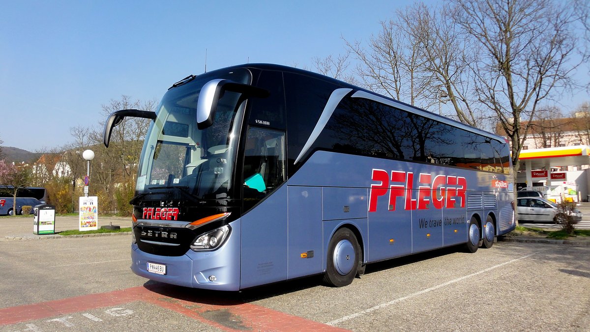 Setra 516 HDH von Pfleger Reisen aus Niedersterreich in Krems an der Donau gesehen.