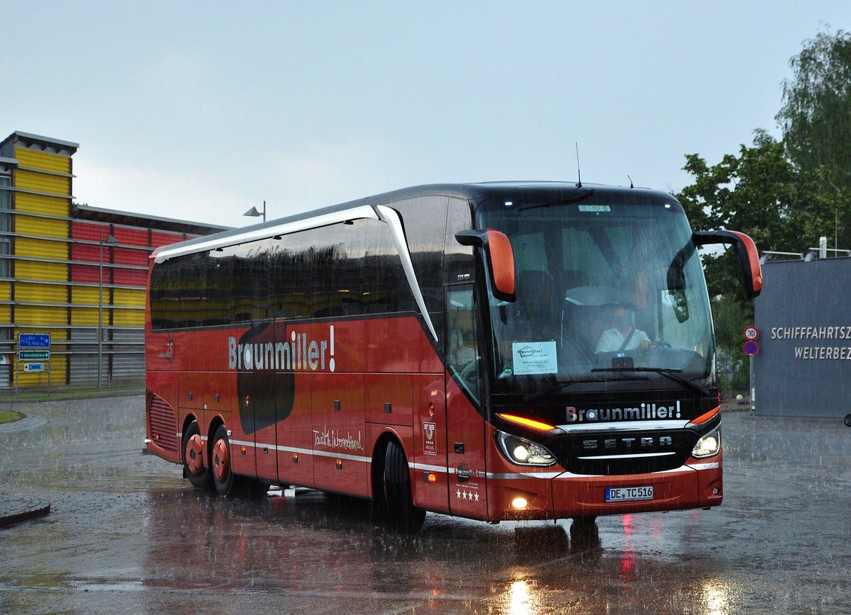 Setra 516 HDH von Thomas Braunmiller Reisen aus der BRD in Krems gesehen.