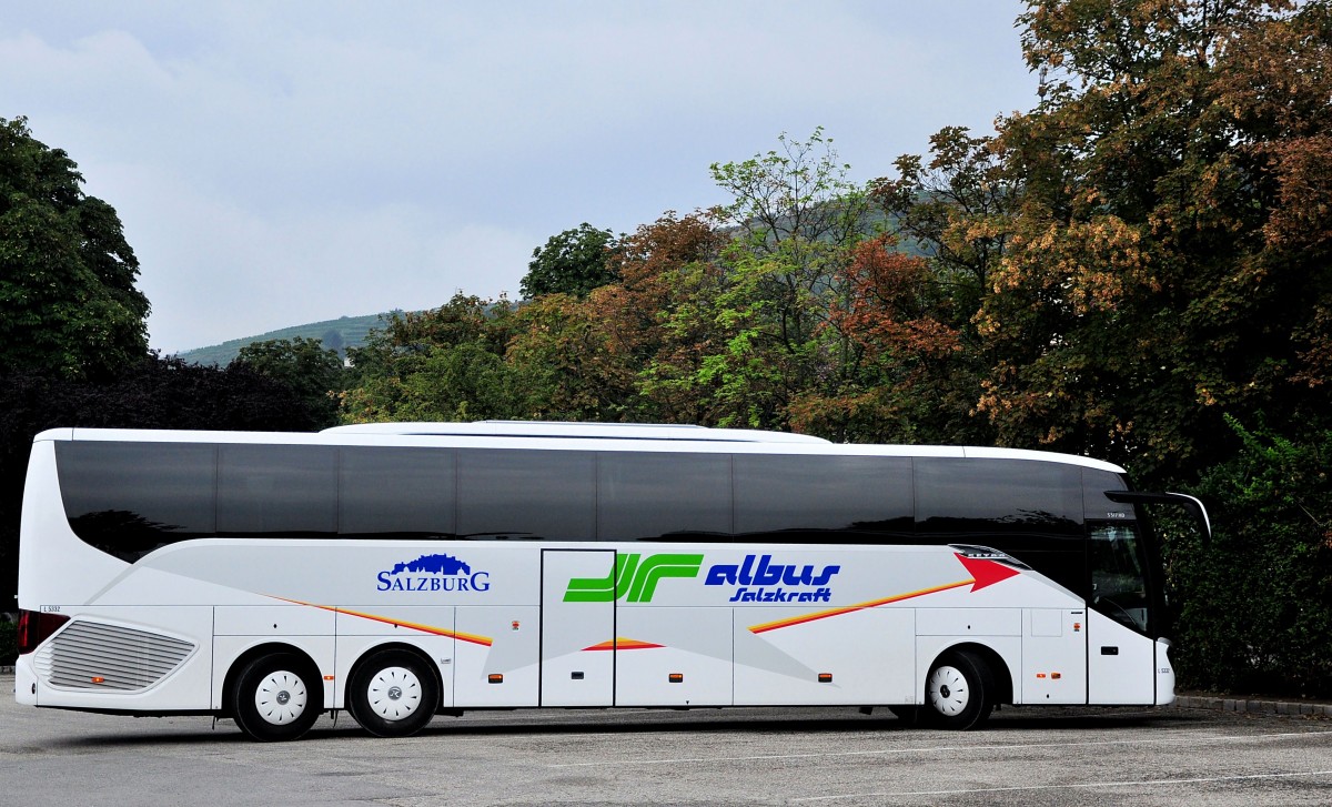 SETRA 517 HD von ALBUS/SALZKRAFT aus �sterreich im August 2013 in  Krems gesehen.