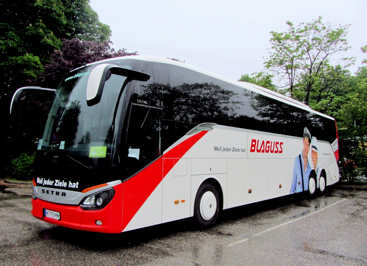 Setra 517 HD von Blaguss aus Wien am 15.5.2014 in Krems.