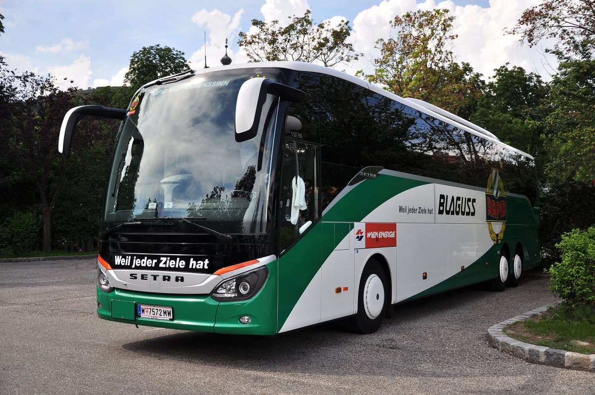 Setra 517 HD von Blaguss aus Wien,Mannschaftsbus des FC Rapid Wien,Krems 3,August 2014.