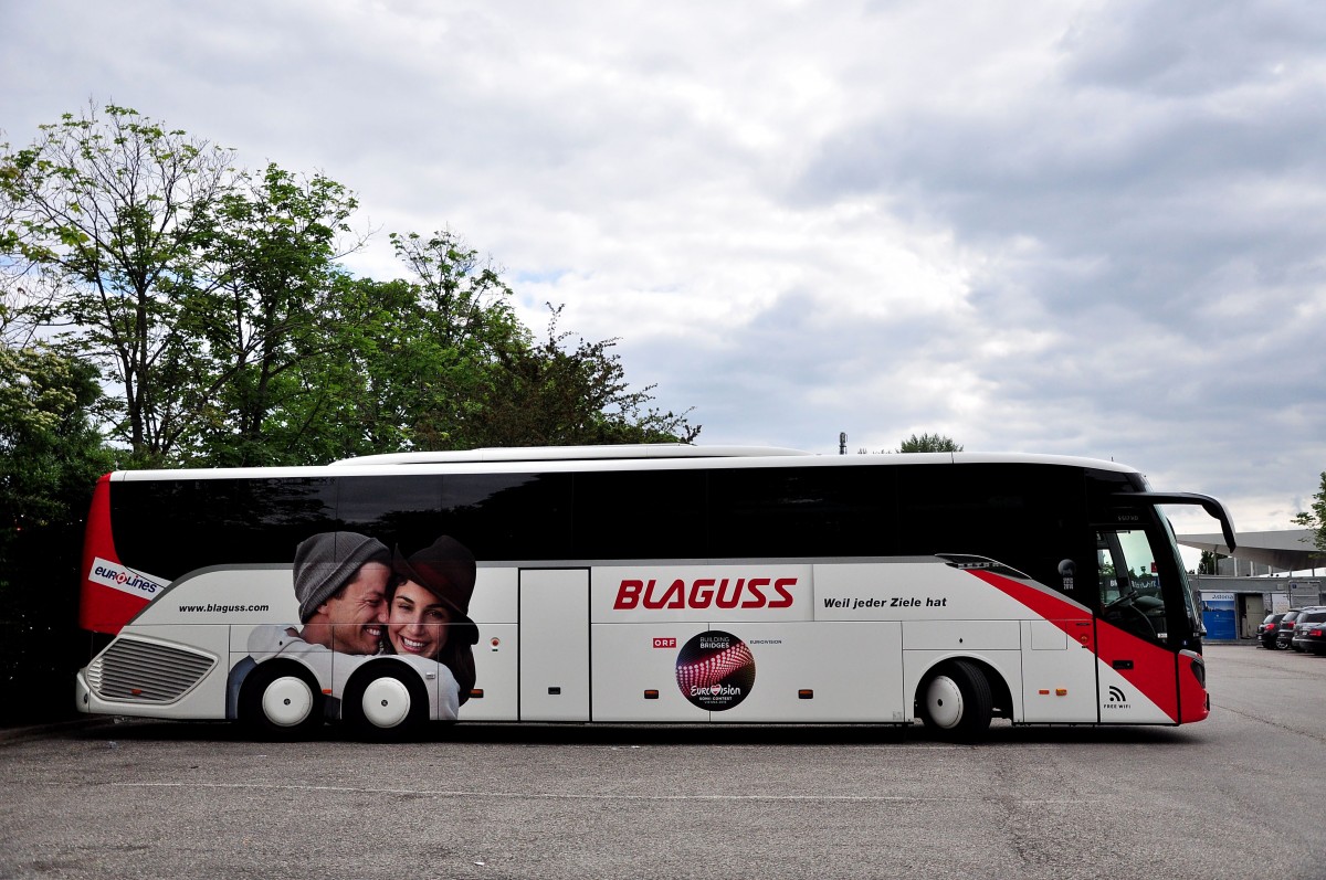 Setra 517 HD von Blaguss Reisen aus �sterreich im Mai 2015 in Krems gesehen.
