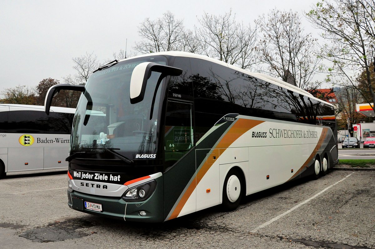 Setra 517 HD von Blaguss Reisen (ex Schweighofer & Z�hrer) aus Salzburg in Krems gesehen.