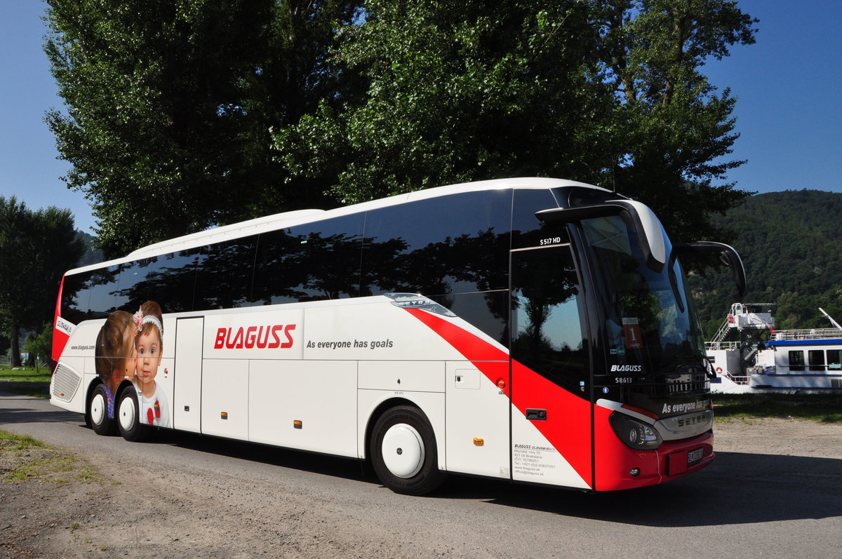 Setra 517 HD von Blaguss Reisen aus der Slowakei in D�rnstein bei Krems gesehen.