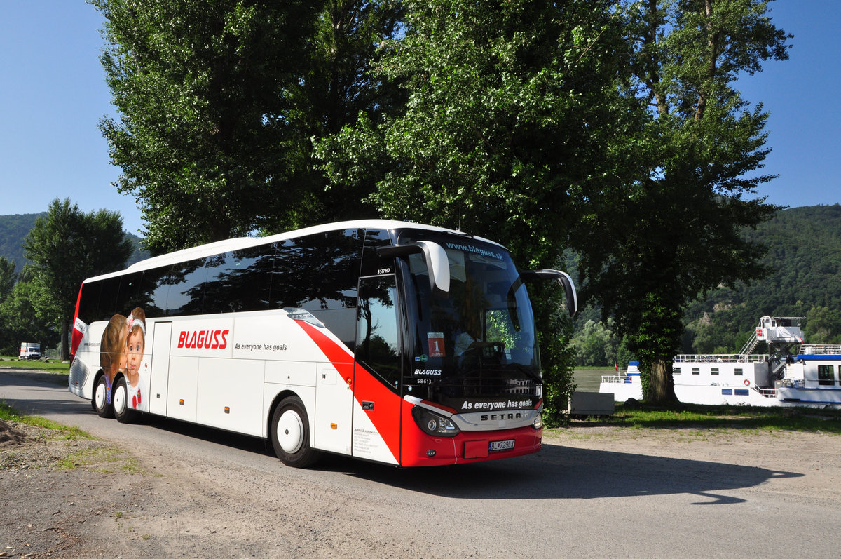 Setra 517 HD von Blaguss Reisen aus der Slowakei in D�rnstein bei Krems gesehen.