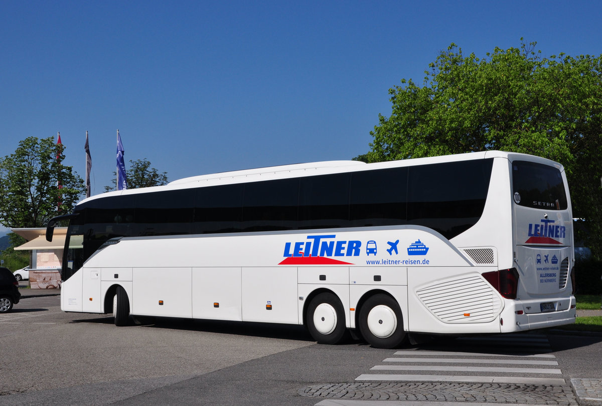 Setra 517 HD von der Leitner Touristik aus der BRD in Krems gesehen.