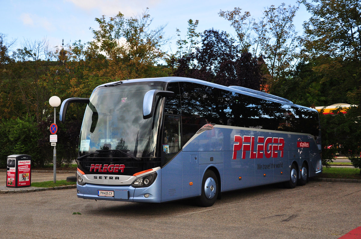 Setra 517 HD von Pfleger Reisen aus Nieder�sterreich in Krems gesehen.
