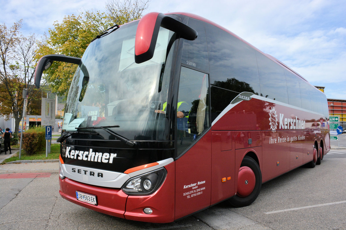 Setra 517 HD vom Reiseb�ro Kerschner aus Nieder�sterreich in Krems gesehen.