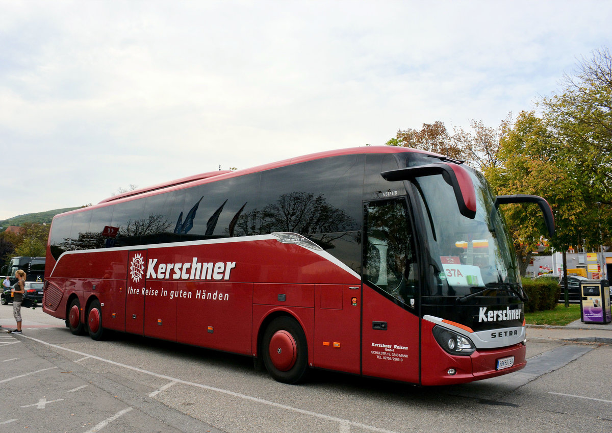 Setra 517 HD vom Reiseb�ro Kerschner aus Nieder�sterreich in Krems gesehen.
