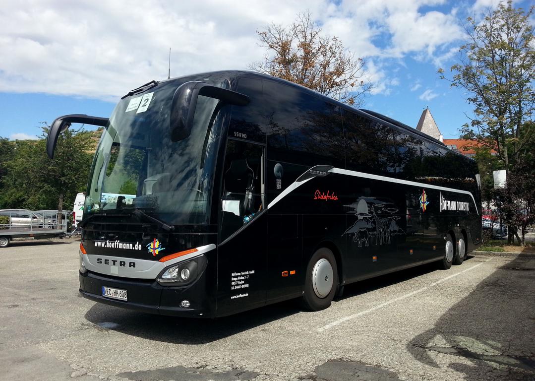 Setra 517 HD  S�dafrika  von H�ffmann Reisen aus der BRD 2017 in Krems.