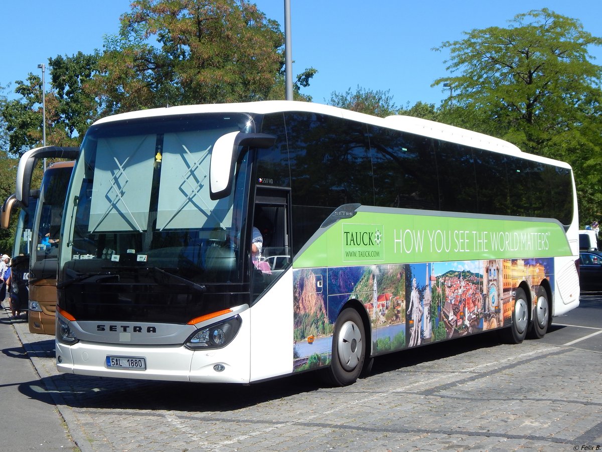 Setra 517 HD von Vega Tour aus Tschechien in Berlin.