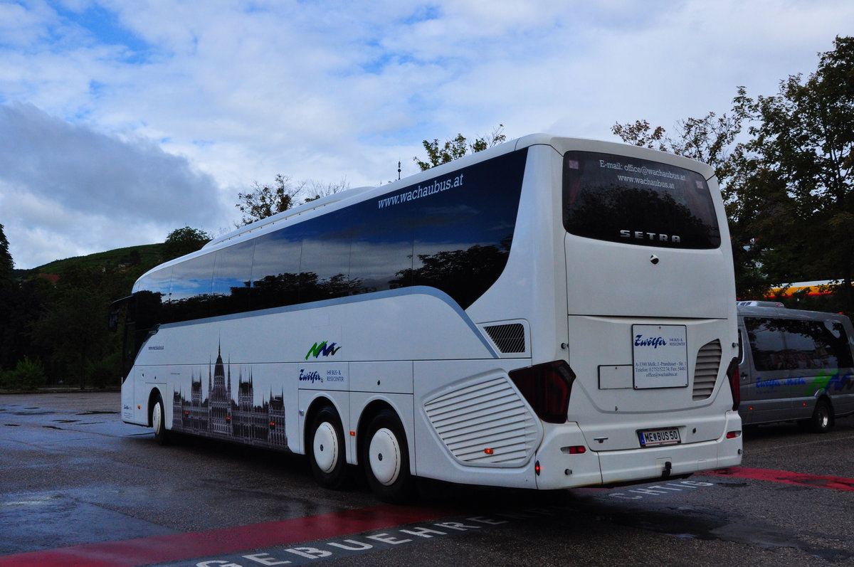 Setra 517 HD von Zw�lfer Reisen - Wachaubus  aus Nieder�sterreich in Krems gesehen.