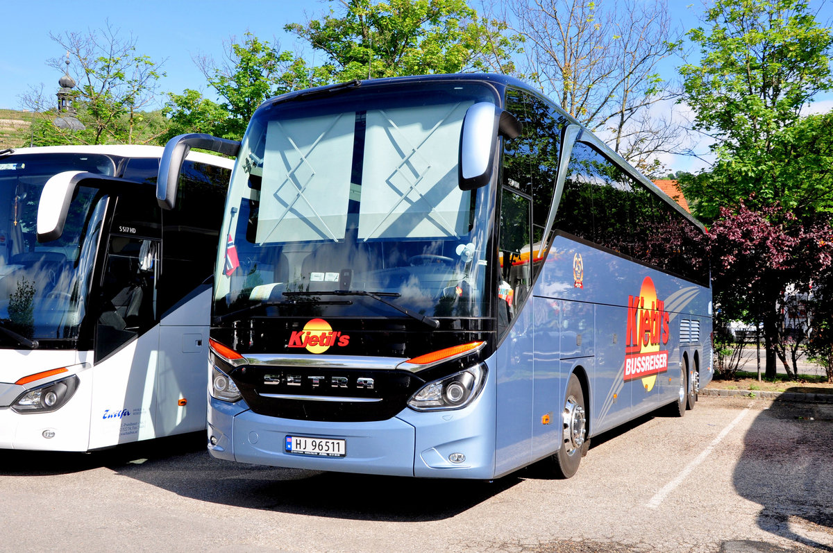 Setra 517 HDH von Kjetil`s Busreisen aus Norwegen in Krems gesehen.