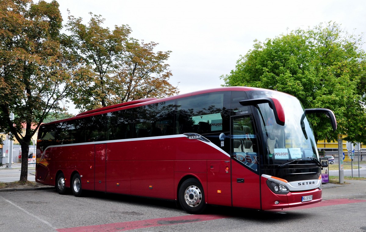 Setra 519 HD,EVOBUS,unterwegs fr`s Reisebro Pfleger/Mitterbauer aus sterreich am 13.7.2015 in Krems.
Mehr Bilder vom  superlangen  Setra 519 HD auf meiner Webseite  www.bus-bahn-truck.at unter   Setra .