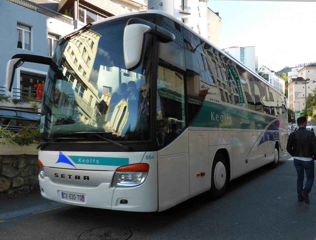 Setra der Firma KEOLIS fhrt durch Lourdes, September 2015