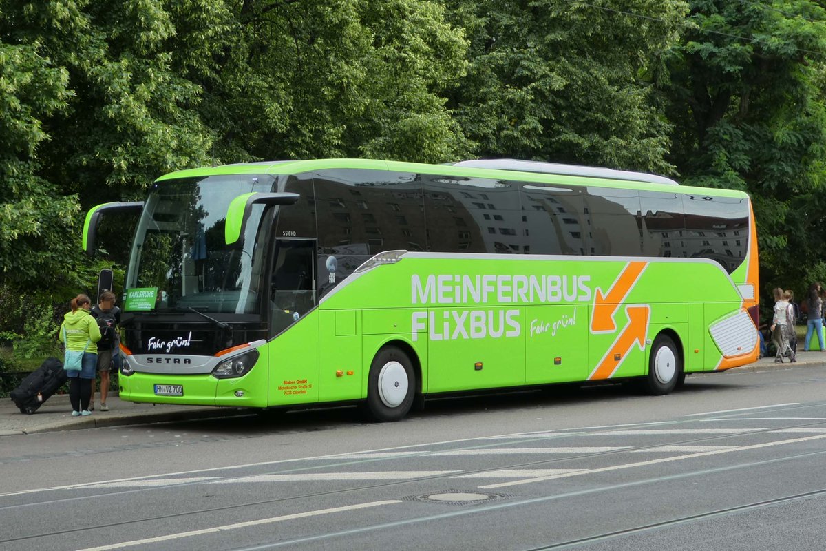 Setra von  FLIXBUS  wartet in Leipzig auf weitere Fahrg�ste im Juli 2016