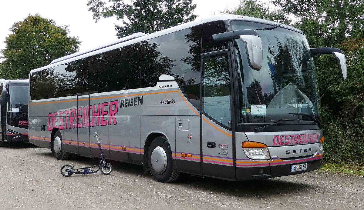 Setra S 415 GT von  OESTREICHER  - Reisen steht auf dem Busparkplatz der Veterama 2017 in Mannheim, Oktober 2017