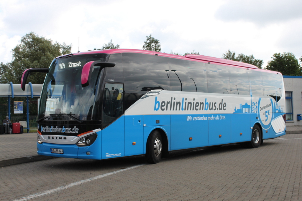 Setra S 516 HD als Linie 1404 von Berlin nach Zingst stand am 18.06.2016 in H�he Rostock Hauptbahnhof/S�d