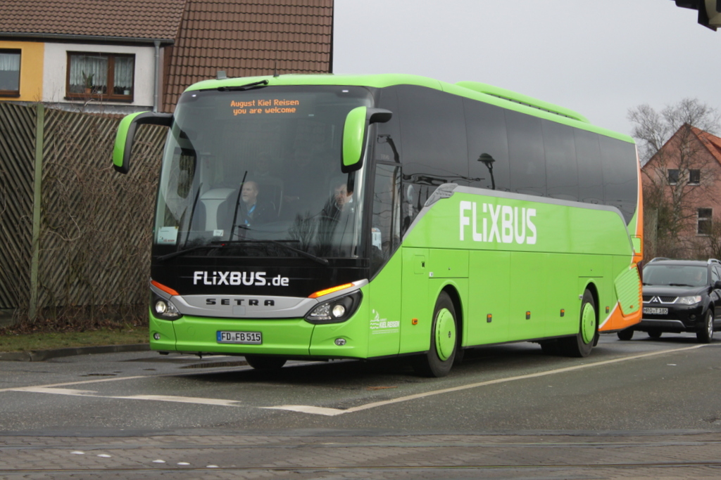 Setra S 516 HD von Meinfernbus/Flixbus stand am 26.03.2016 in Hhe Rostock-Reutershagen