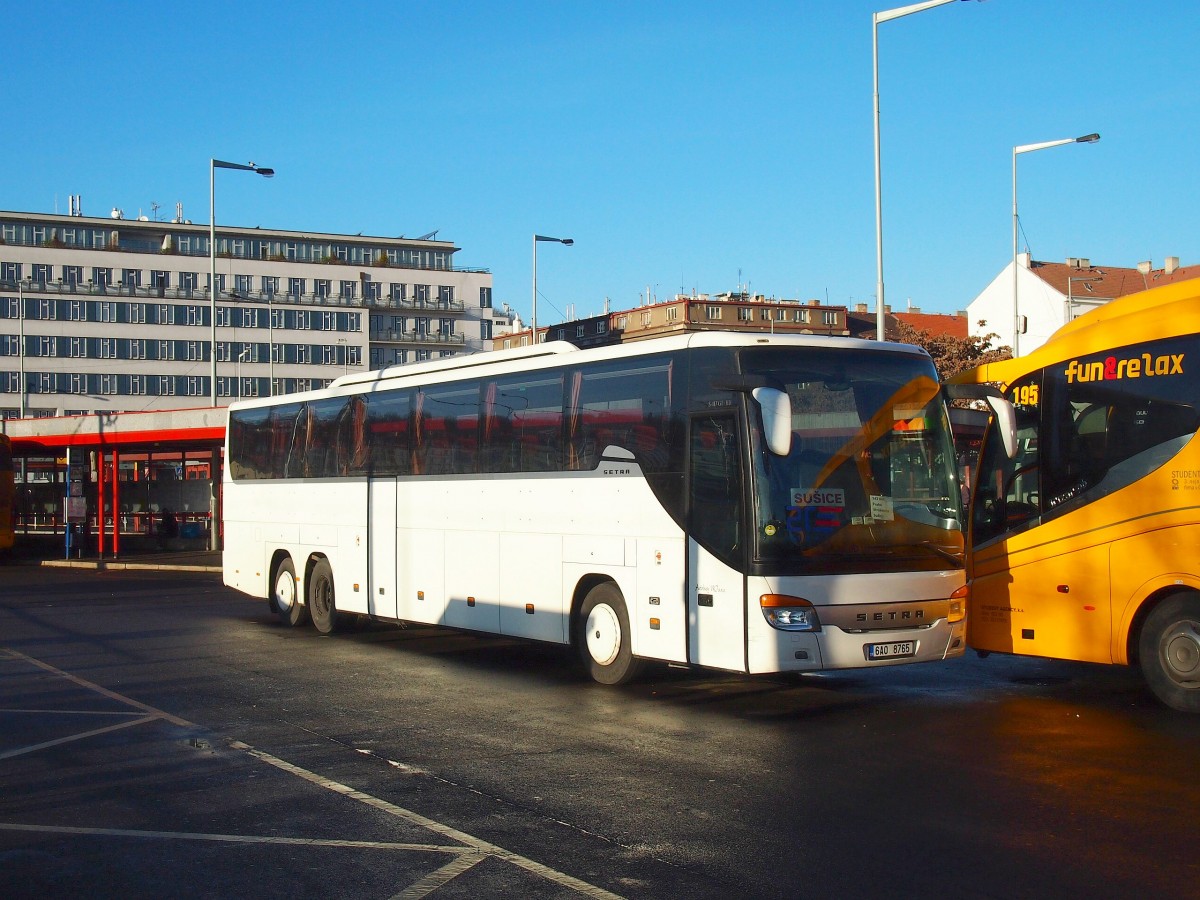 Setra S417 GT-HD von Autobusy V.K.J. s.r.o. in Prag Na Kn��ec� am 27.12.2013.