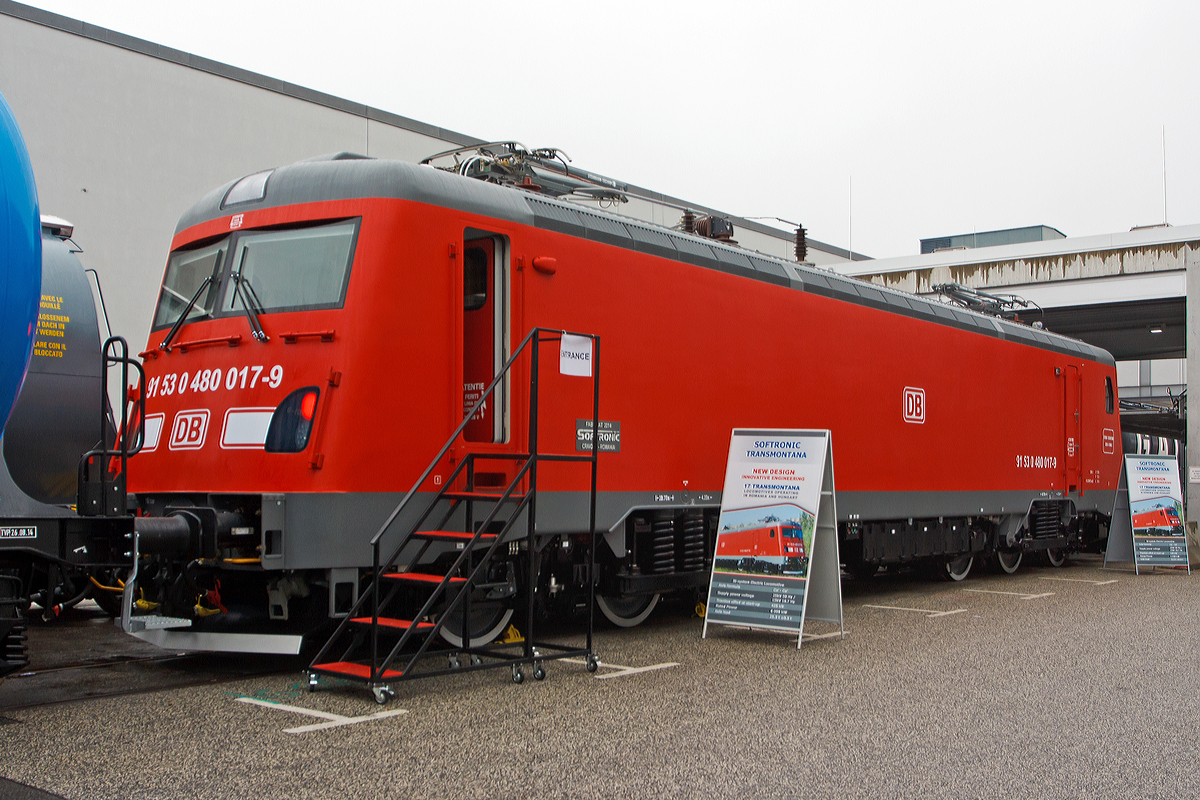 
Sie ist nicht unbedingt eine Schnheit....
Die Softronic Zweisystem Elektrolokomotive Trans Montana (91 53 0480 017-9)  der DB Schenker Rail Romania S.R.L., prsentiert auf der InnoTrans 2014 in Berlin (hier am 26.09.2014), im neuen Design. Die Transmontana wurde 2014 von Softronic in Craiova (Rumnien) gebaut.

Rumnische Lokomotivhersteller Softronic kam nach Berlin mit einer groen roten Maschine. Es ist Lokomotive Nr.17 von ihrer Transmontana Serie (rumnische BR 48). Diese ist eine asynchrone Elektrolokomotive mit sechs Achsen, 6 MW Nennleistung und 435 kN Anfahrzugkraft. Neben dem Drachen (Dragon) von Newag die einzige Co'Co'-Lok die zur z.Z in Europa gebaut wird.

Die in Berlin vorgestellt Maschine sieht ganz anders als die bisherigen 16 Loks. Die Softronic 91 53 0480 017-9 ist die erste mit neue Crash-Absorptionselementen, nach den europischen TSI-Richtlinien. Sie sind hinter den Puffern der Lok montiert, und die Lok wurde um  450 mm verlngert. 

Jede einzelne Achse der neuen Transmontana hat einen eigenen unabhngigen Antriebsmotor. Bei Bedarf kann sie mit nur einem Motor noch fahren.

Technische Daten:
Spurweite: 1.435 mm
Achsformel: Co'Co'
Lnge ber Puffer: 20.700 mm
Breite: 3.000 mm
Drehzapfenabstand: 10.300
uerer Achsabstand im Drehgestell: 4.350 mm
Treibraddurchmesser: 1.250 mm (neu) 1.210 mm (abgenutzt)
Dienstgewicht: 120,0 t
Radsatzfahrmasse: 21,5  t
Dauerleistung: 6.000 kW 
Stundenleistung: 6.600 kW
Anfahrzugkraft: 435 kN
Hchstgeschwindigkeit: 160 km/h
Stromsysteme: 25kV 50 Hz / 15kV 16,7 Hz AC
Kleinster befahrbarer Gleisbogen: 90 m
