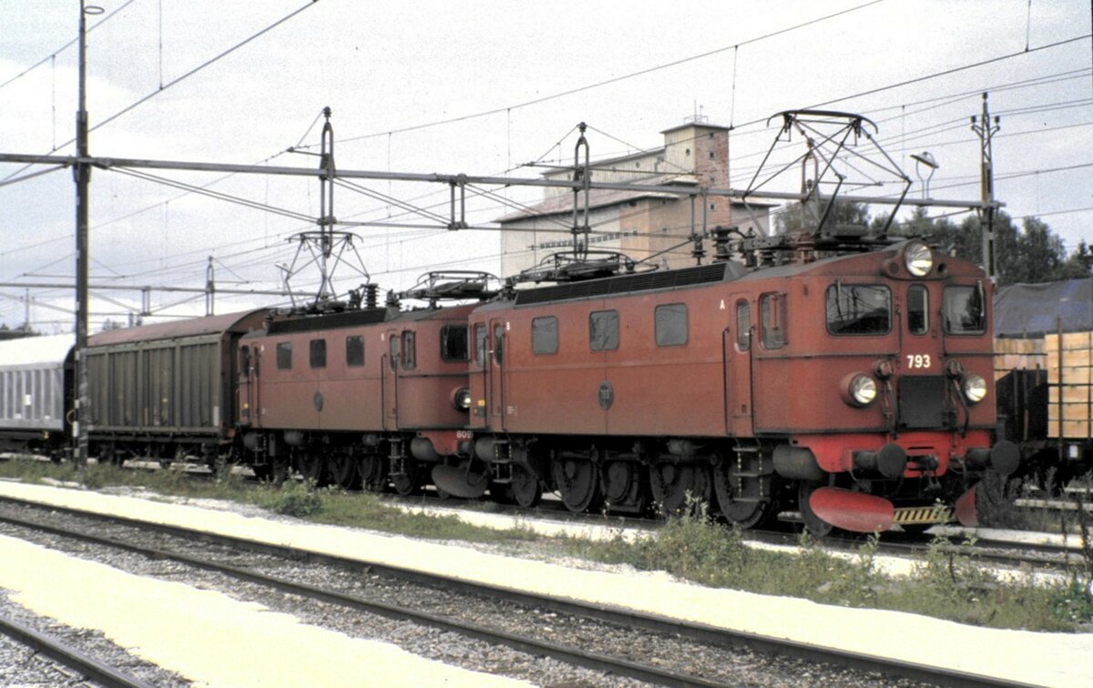 SJ Da Nr.763 und 809 in Hallsberg am 10.08.1985.