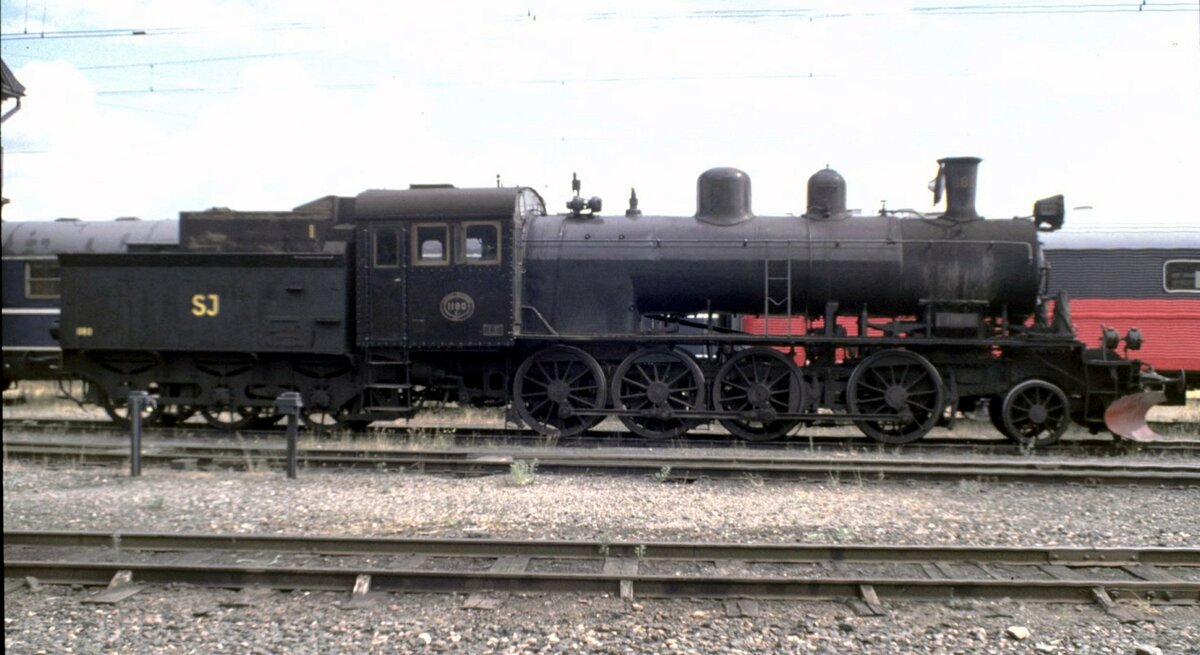 SJ Dampflok Typ E 2 Nr.1080 der Kriegsreserve mit Achsfolge D 1' und Innenzylindern im TGOJ Eisenbahnmuseum in Grängesberg am 02.09.1994.