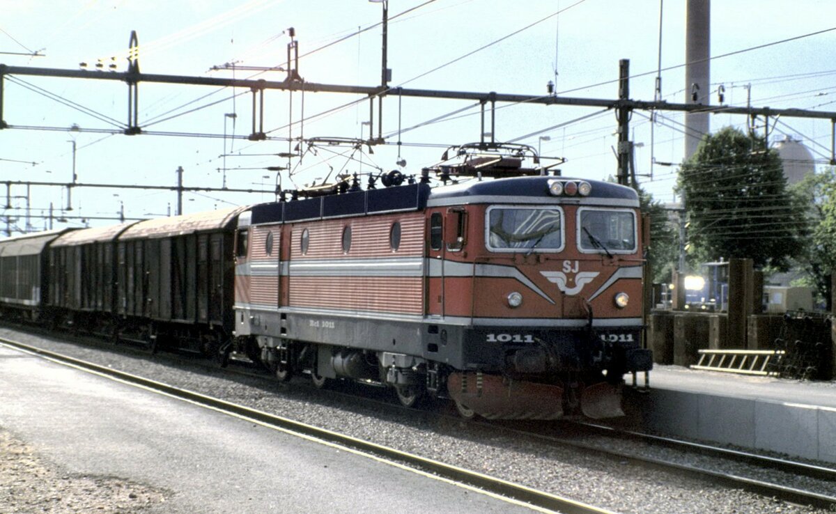 SJ Rc 1 Nr.1011 in Hallsberg am 05.08.1994.