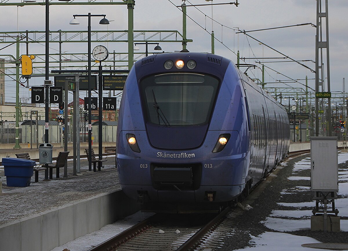Skänetrafiken X 61013 treft am 17 Februar 2026 in Malmö Central ein.