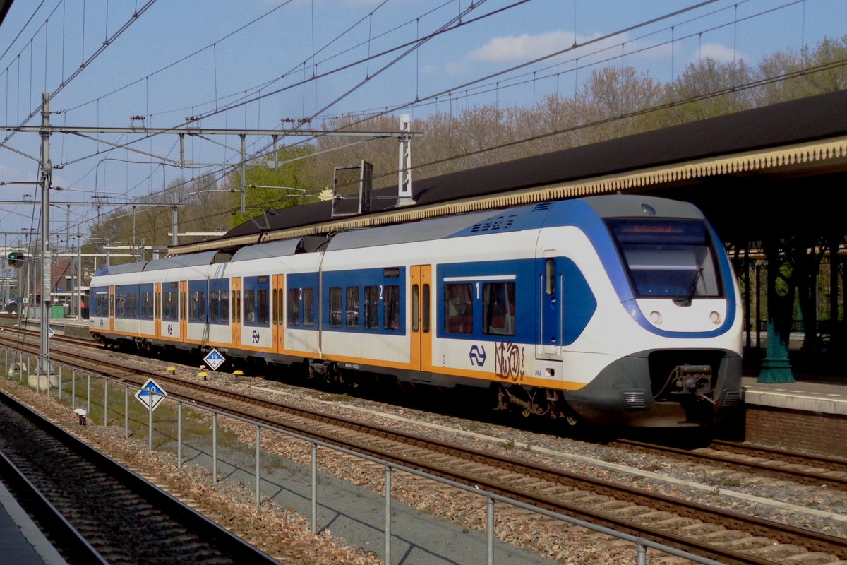 SLT 2452 verlässt am 14 April 2018 's-Hertogenbosch.