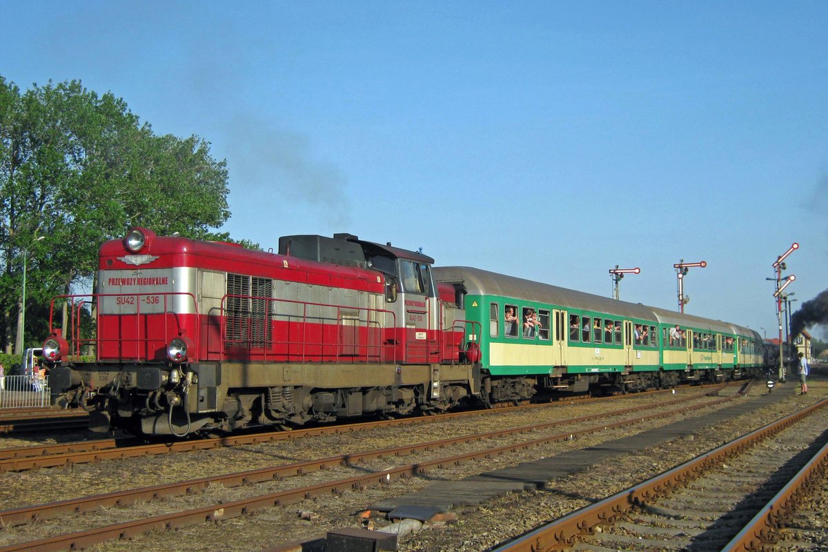 SM42-546 zieht ein RB nach Poznan aus Wolsztyn am 30 April 2011.