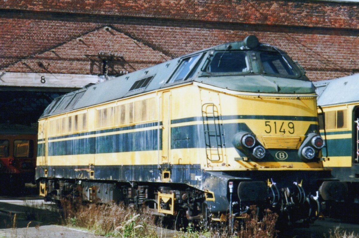 SNCB 5149 hat in Saint-Ghislain bei der PFt-TSP ein Refugium gefunden und wirdt am 12 September 2004 dort fotografiert.