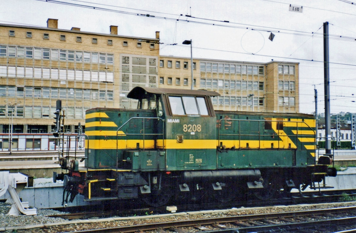 SNCB 8208 'MIAMI' steht am 10 September 2004 in Bruxelles-Midi.