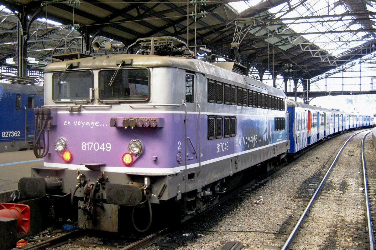 SNCF 17049 steht am 19 September 2011 in Paris Saint-Lazare.