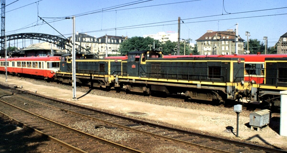 SNCF BB 65 000 2x und X 4300 in Mulhouse am 06.08.1979.